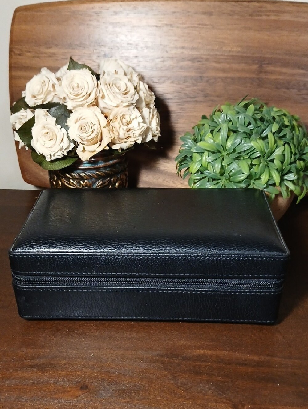Beautiful Travel Black Leather Zip Jewelry Case